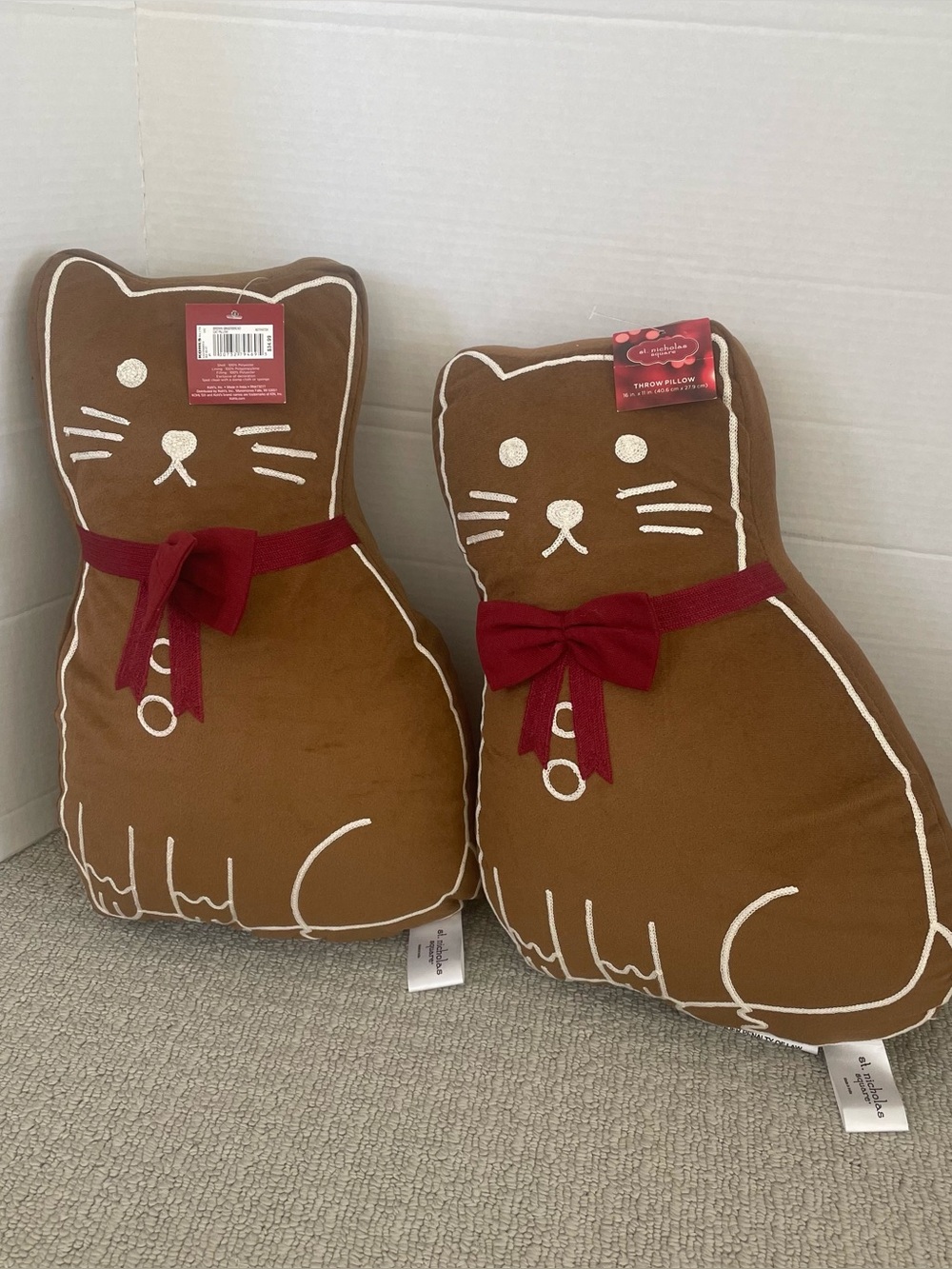 2 NWT gingerbread kitty decorative cushion pillows